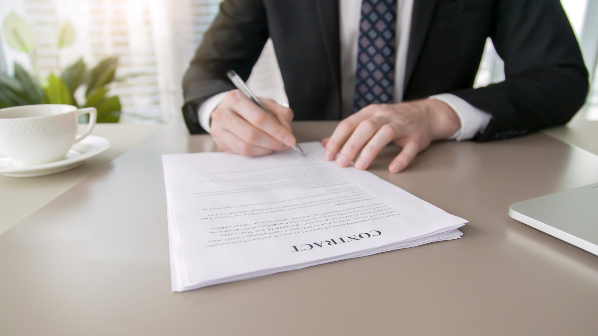 businessman-signing-contract